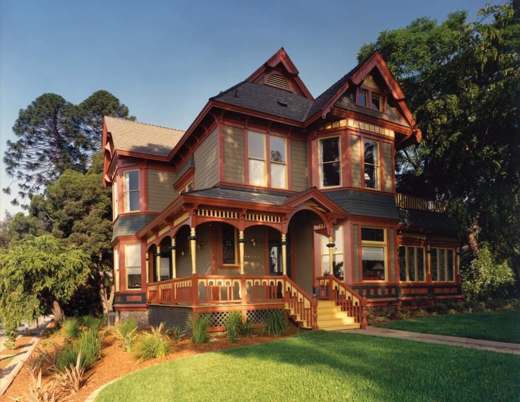 Folk Victorian style house