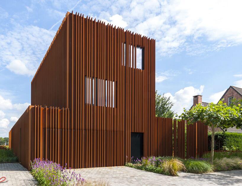  Corten House With Side View