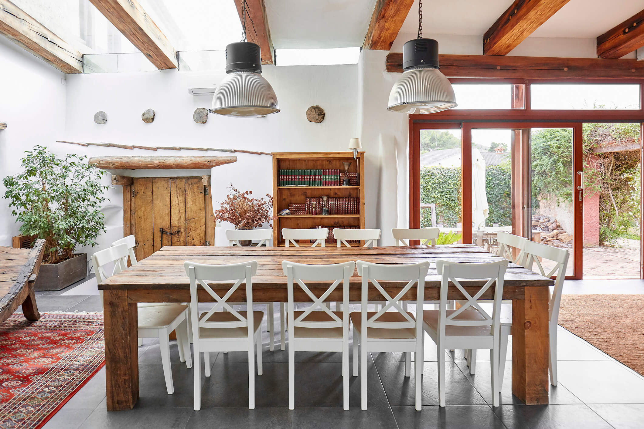 modern farmhouse dining area