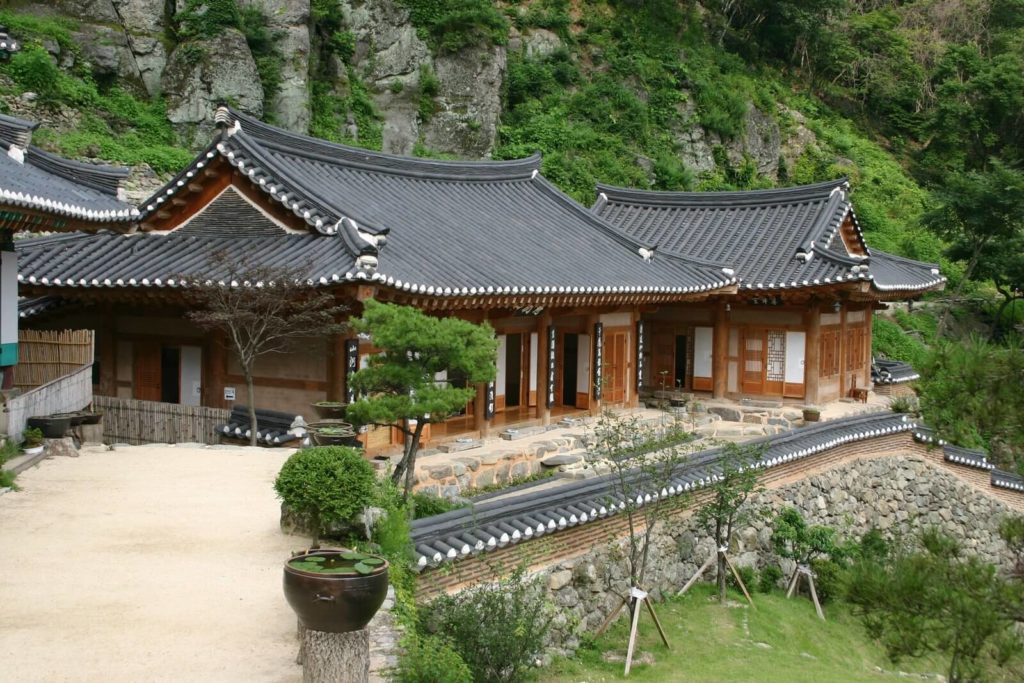 traditional korean house nayural lap