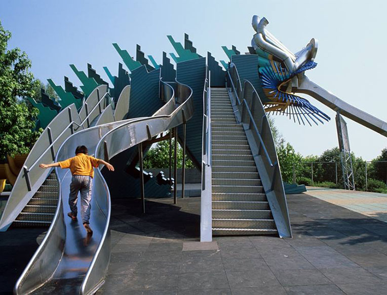 a kid play on slides