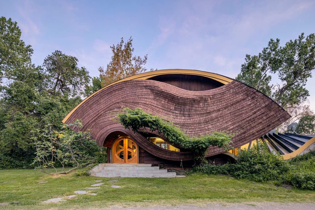 The Creek House with a curved roof 