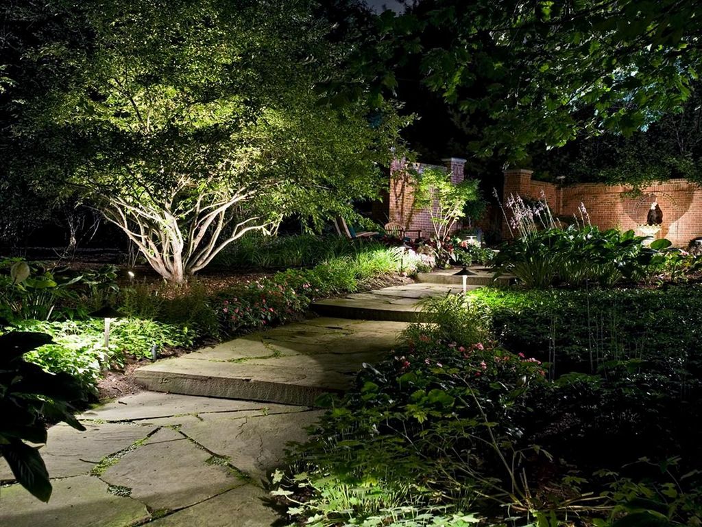 Modern Landscape Design With Light and neutral colors 