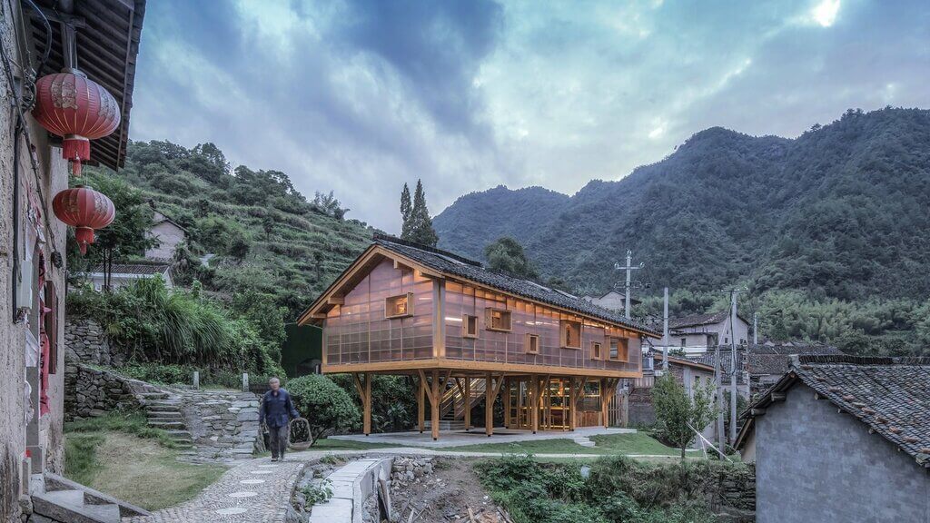 Mountain House in Mist by Shulin Architectural Design