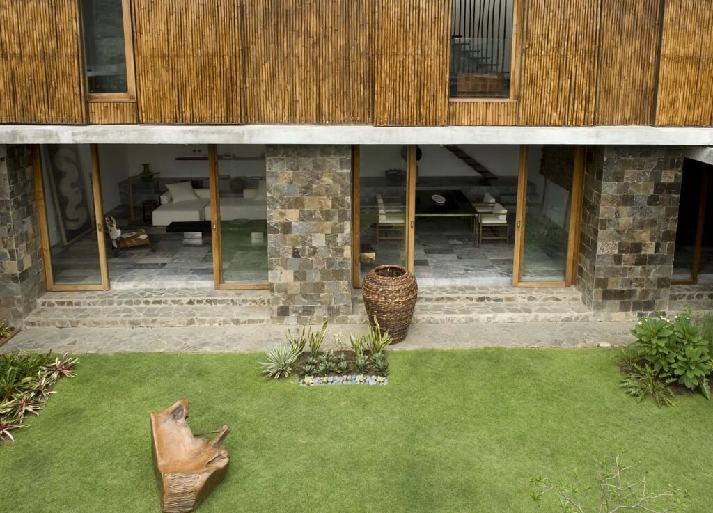 garden view of House in Parañaque, Philippines