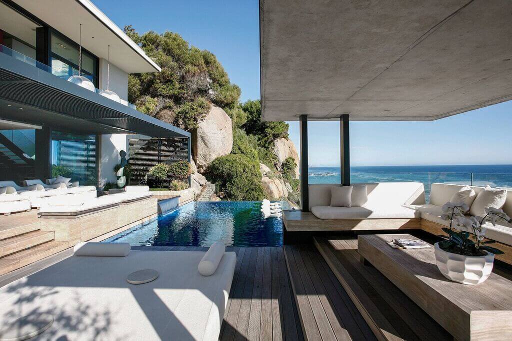 ARRCC presents Horizon Villa ocean with a swimming pool