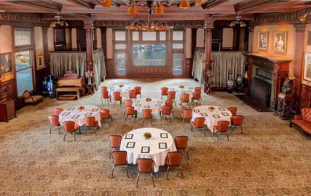 A large room with a bunch of tables and chairs

