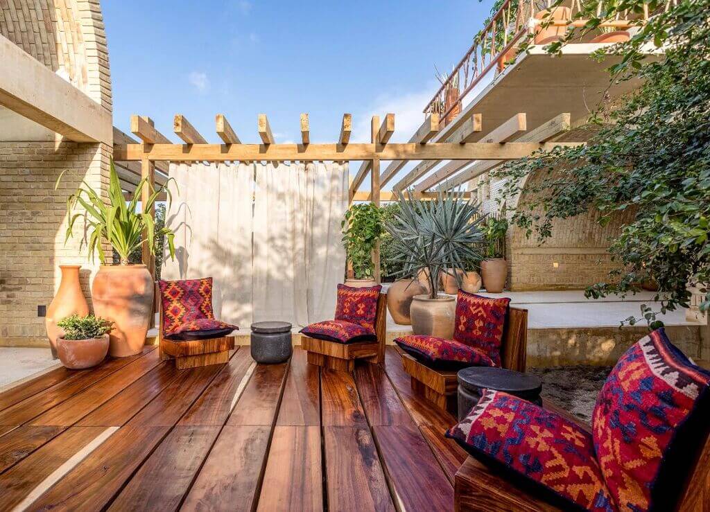 Casona Sforza A wooden deck with chairs and potted plants
