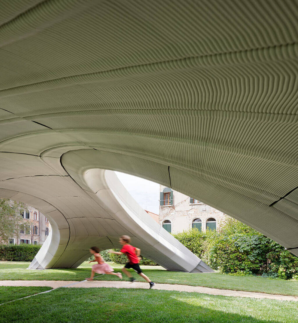 childer running under Striatus Bridge