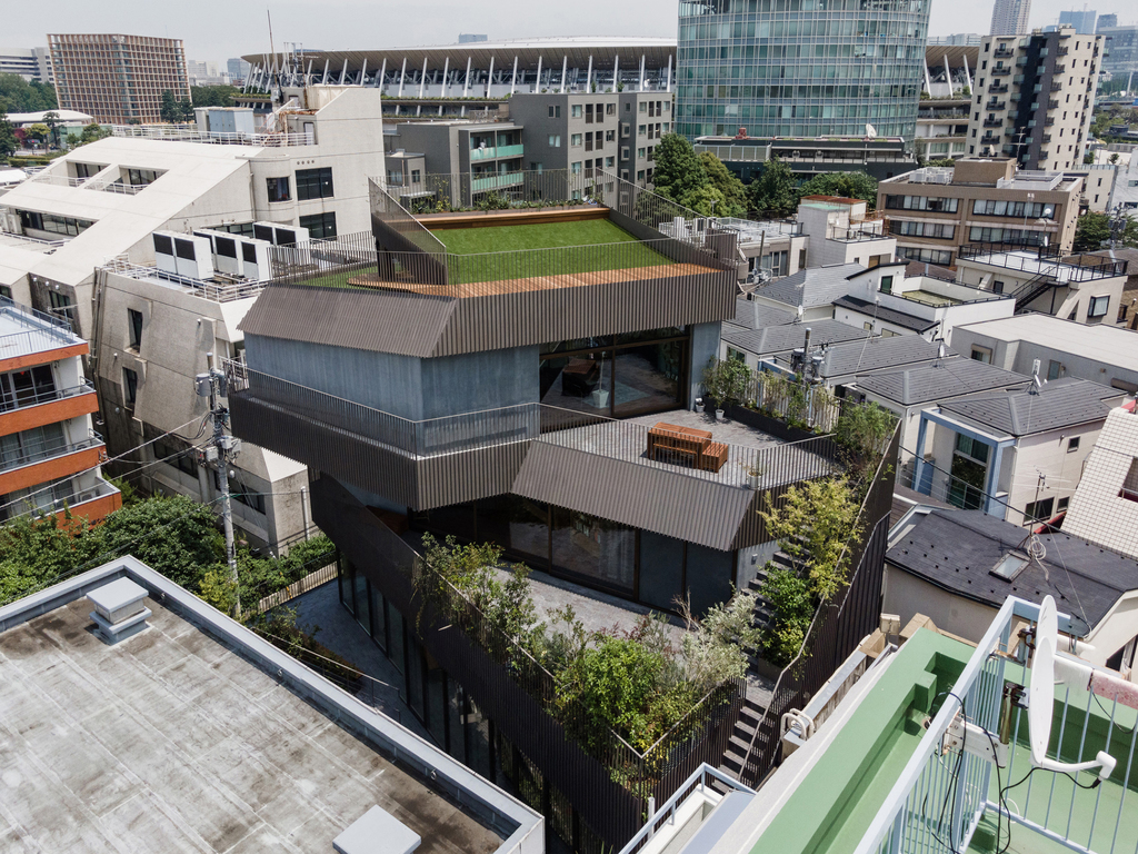 A green roof on a building, Ibis Sendagaya House 