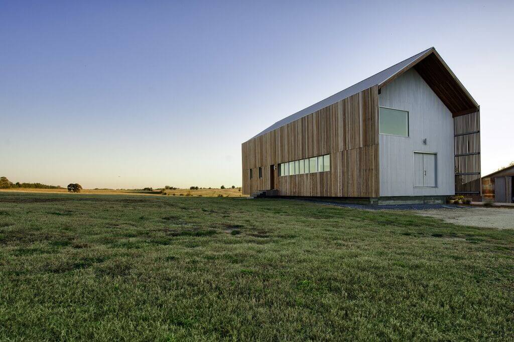 Can a Barndominium Withstand a Hurricane