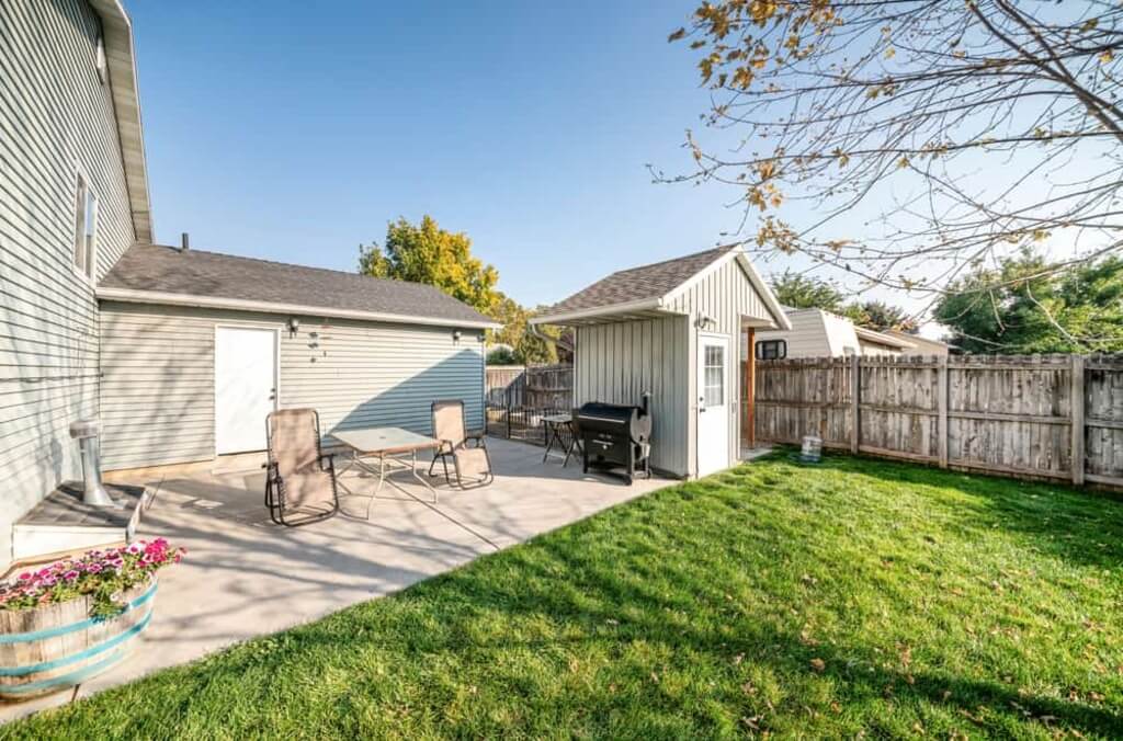 A backyard with a table and chairs 