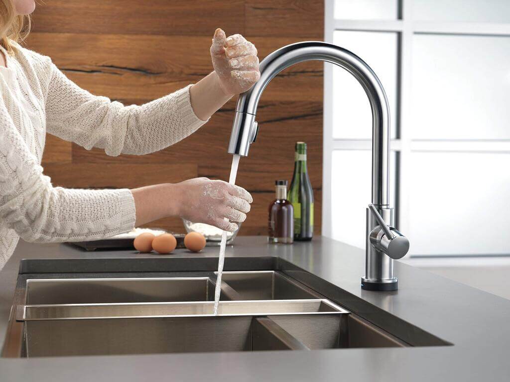 Replace the Faucet to Your Kitchen