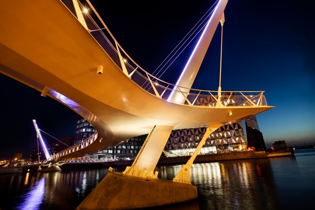Varvsbron Dockyard Bridge at night 