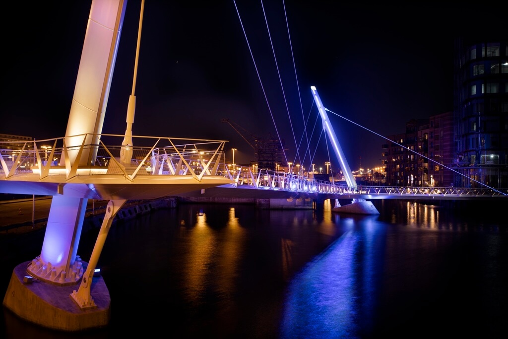 Varvsbron Dockyard Bridge that is lit up at night 