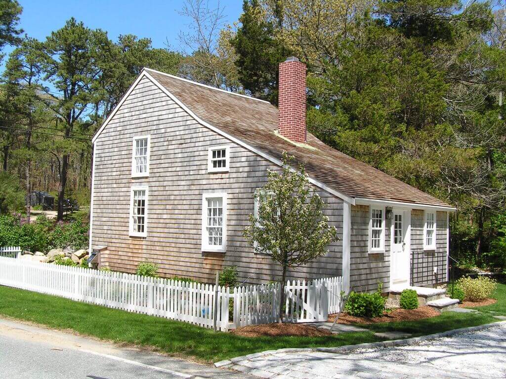  white picket fence around salt box style house