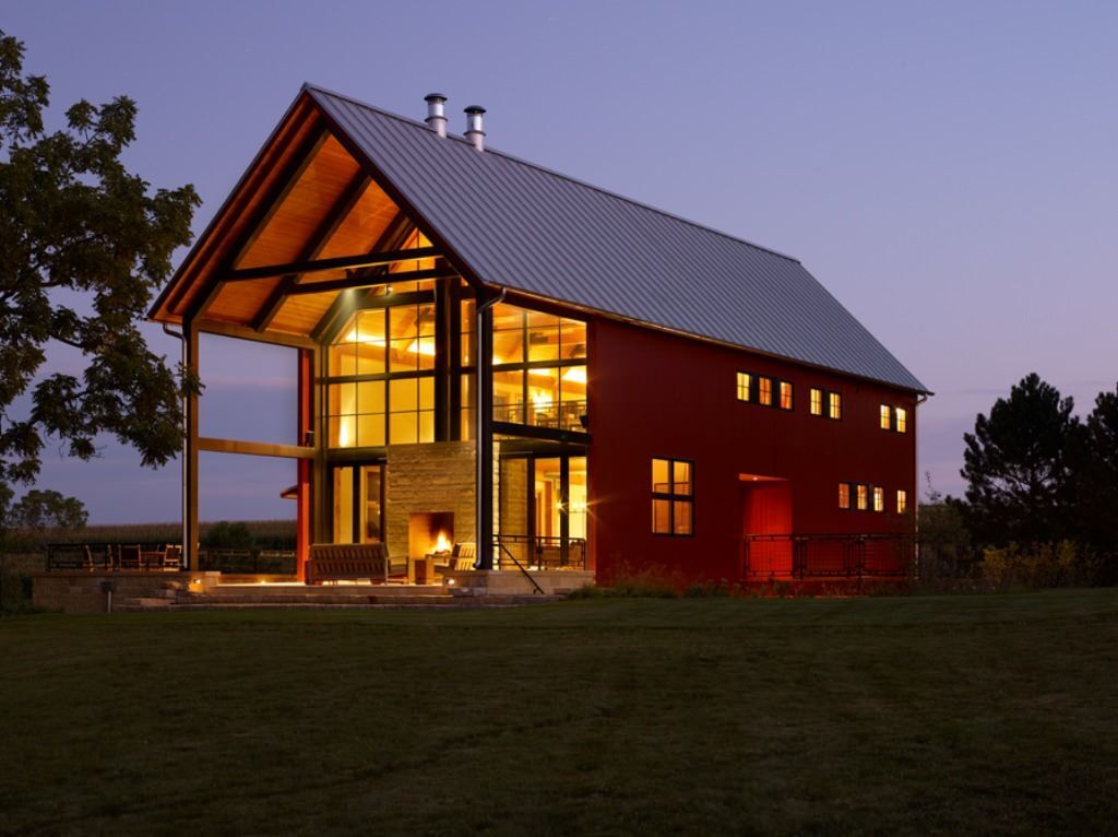 barn style home with lightning