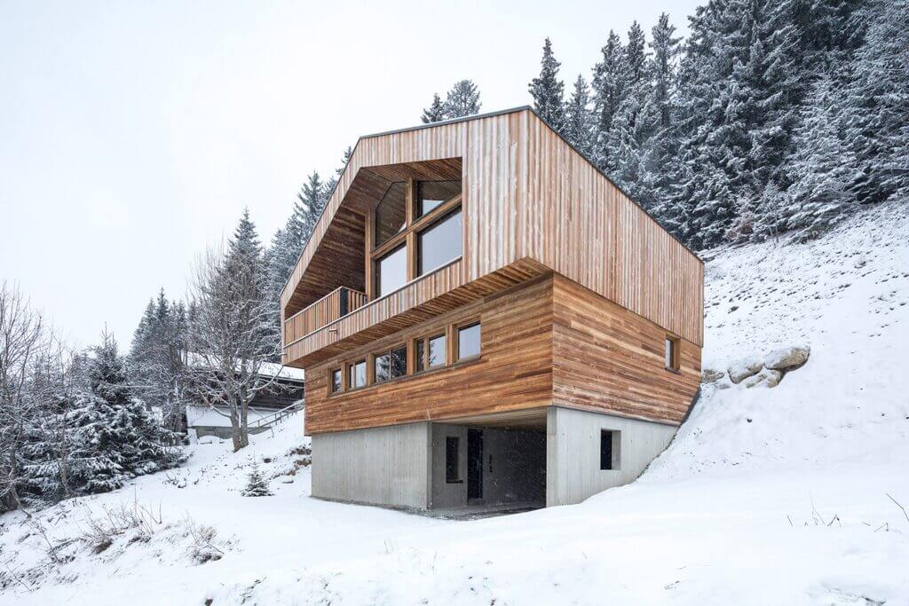 Chalet Style Mountain House, Studio Razavi
