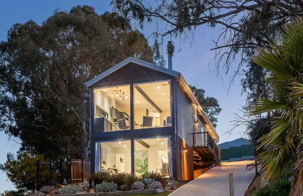 https://architecturesstyle.b-cdn.net/wp-content/uploads/2022/08/Luxury-Shipping-Container-Homes-25.jpg