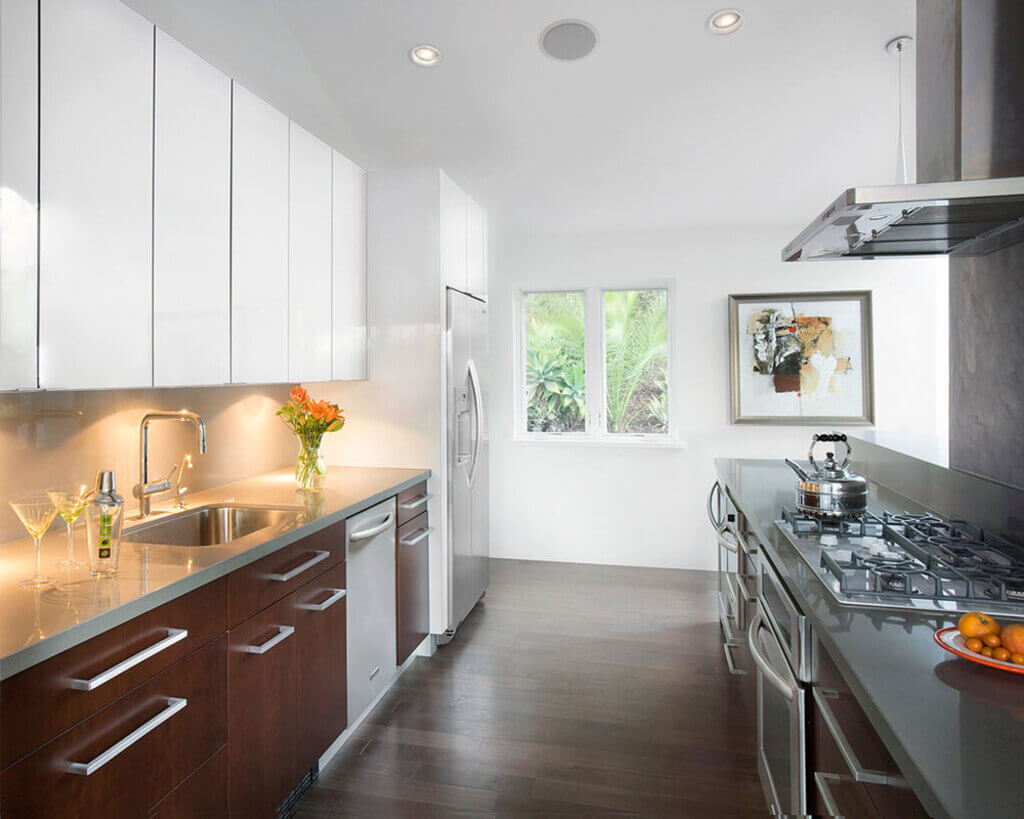 Two-Toned Color Cabinet for Small Kitchens 