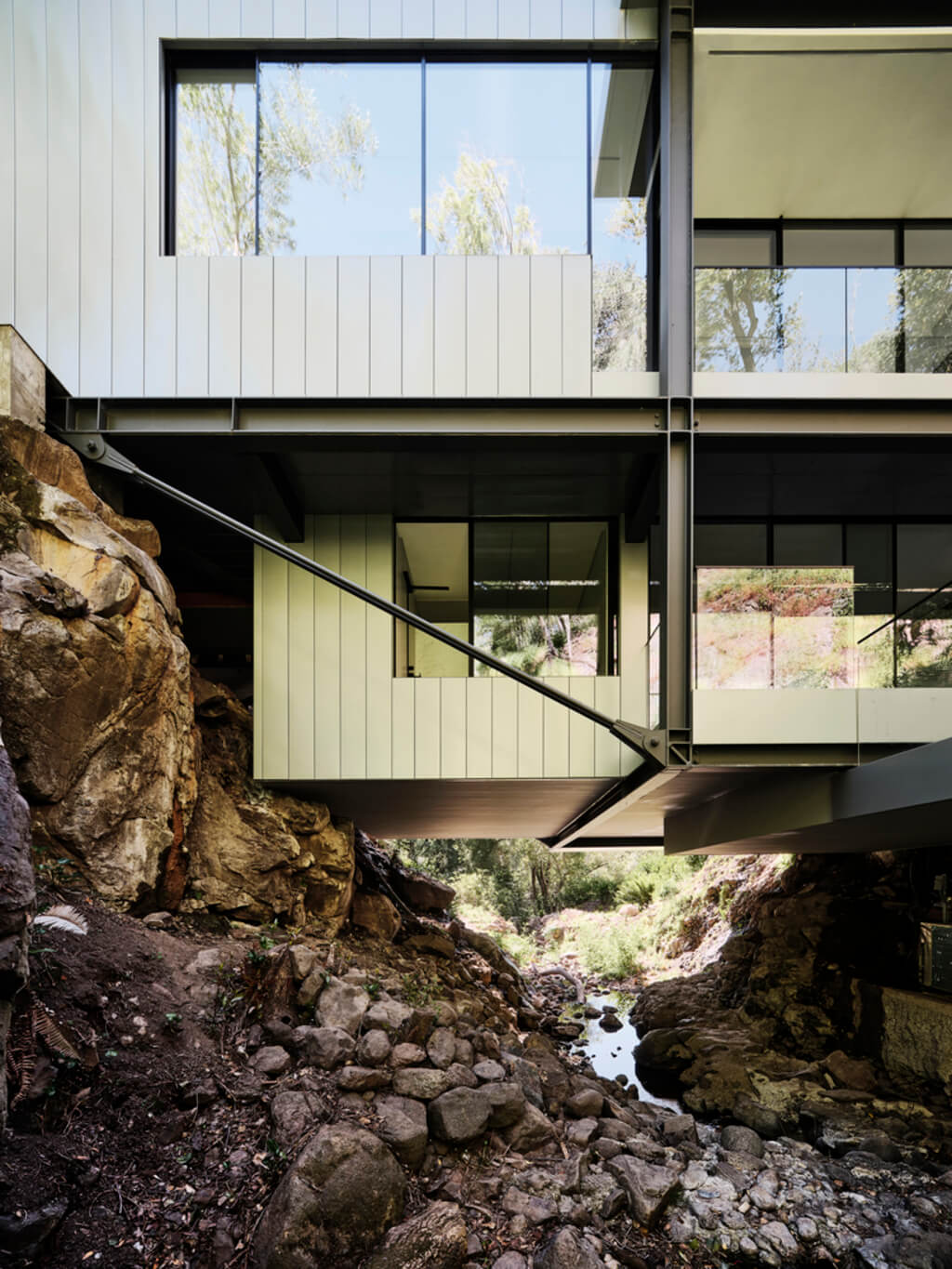 Suspension House by Fougeron Architecture