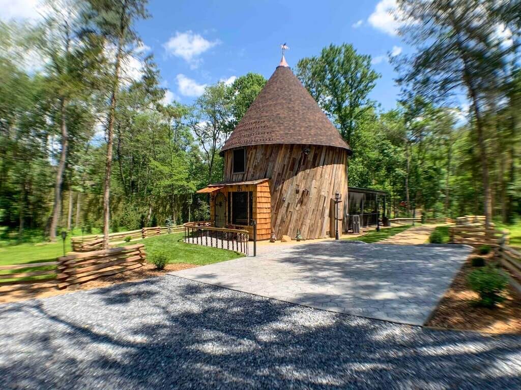 Hobbit House Airbnb in the Shenandoah Virginia “Shire”