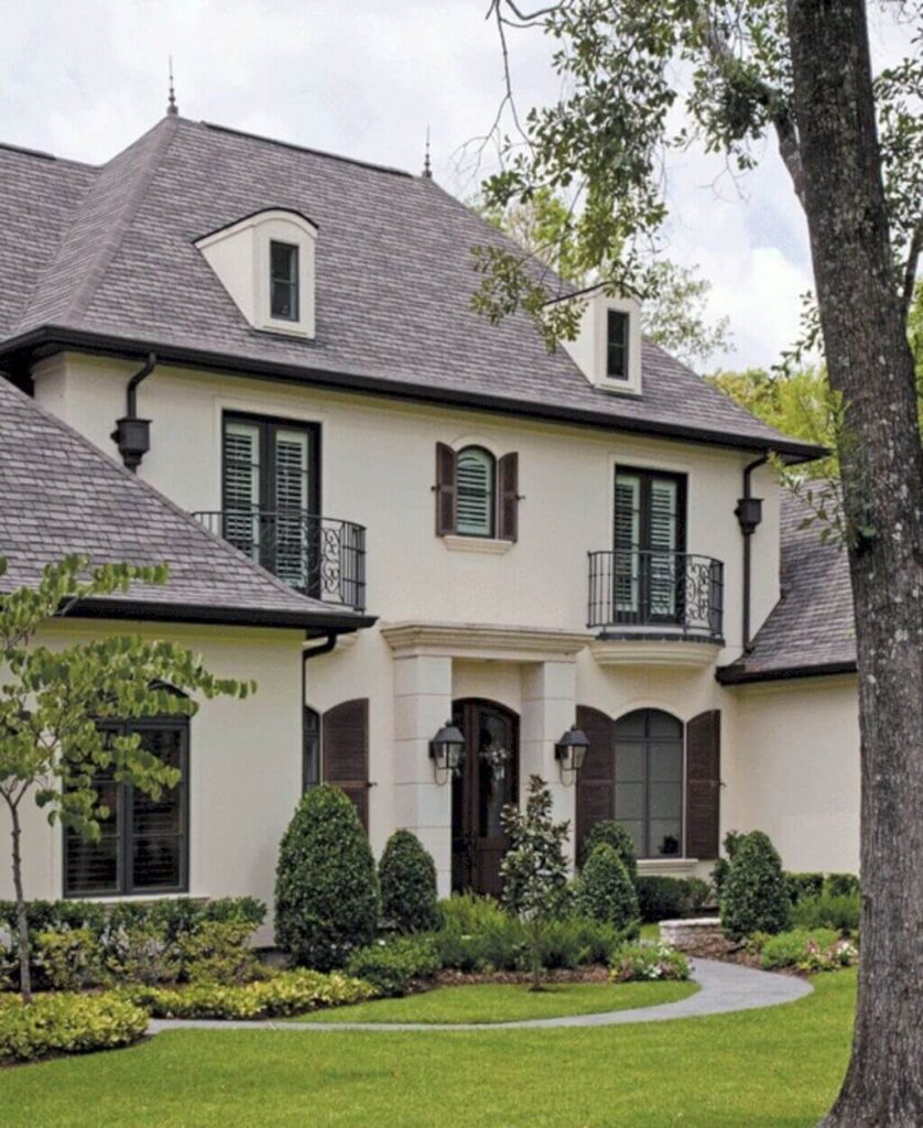 French Country-Style House with a 4-Sided Sloping Roof