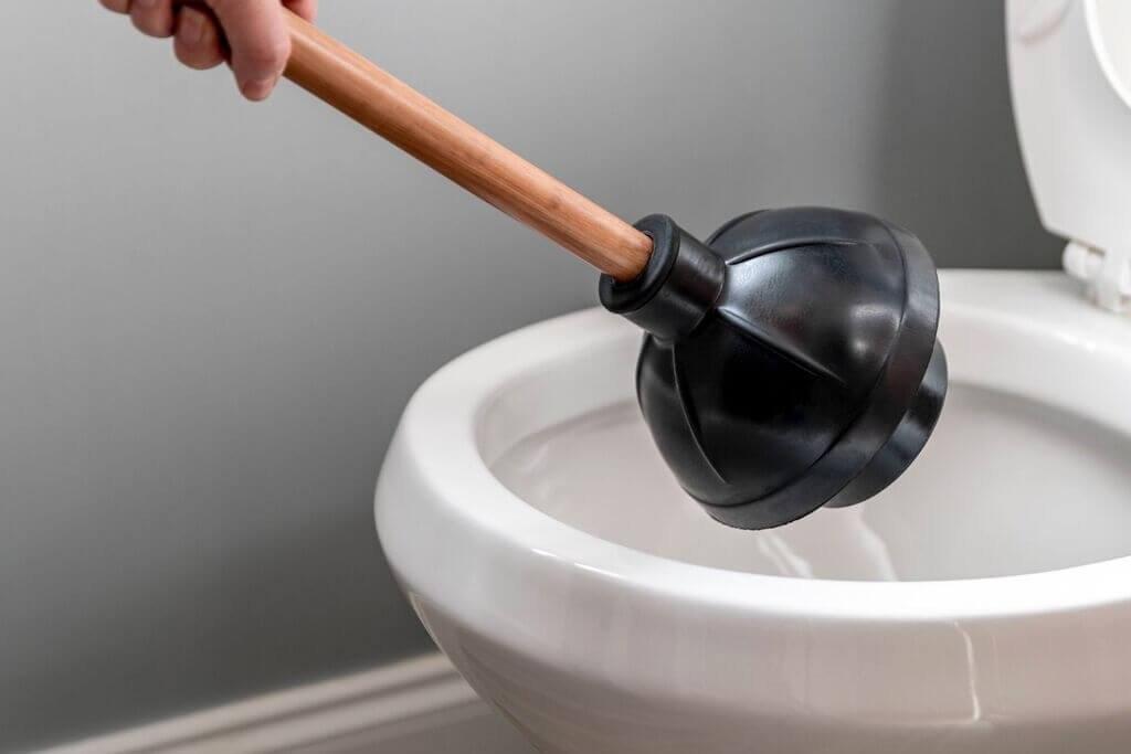 Use Plunger to Unblock a Toilet 