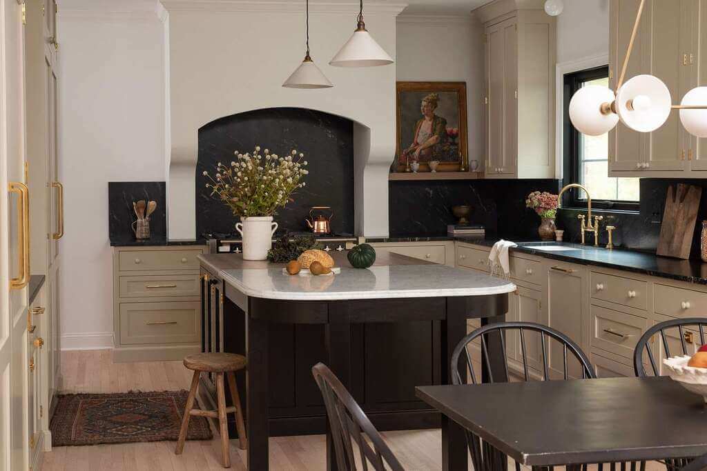  Black is the Best in kitchen backsplash