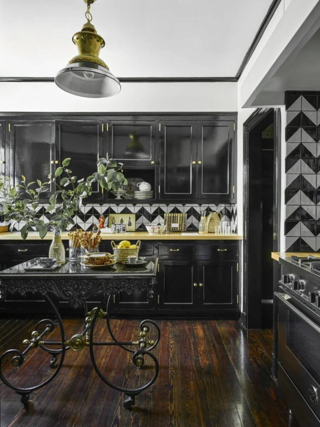 Black and White Chevron kitchen backspace