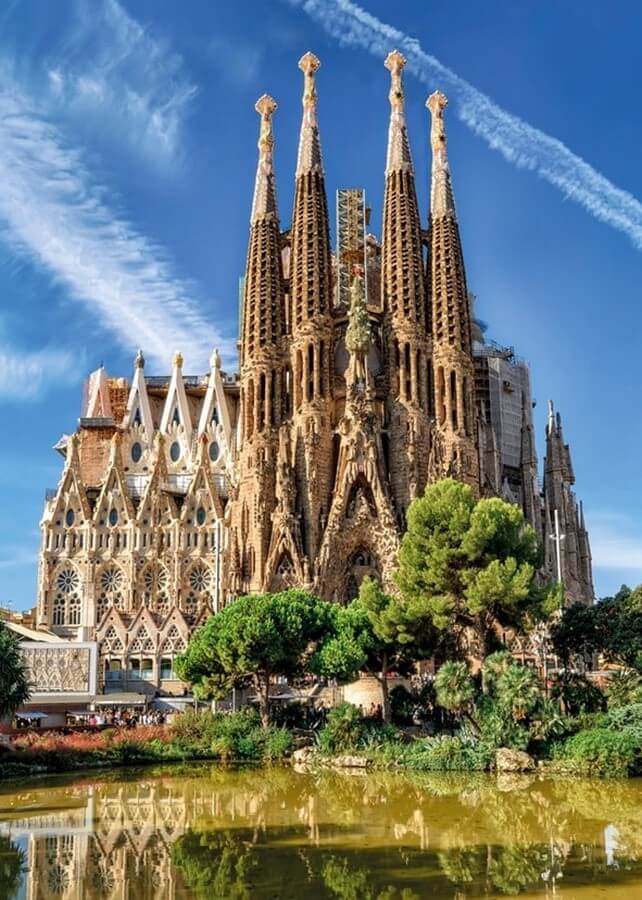 La Sagrada Familia art nouveau architecture