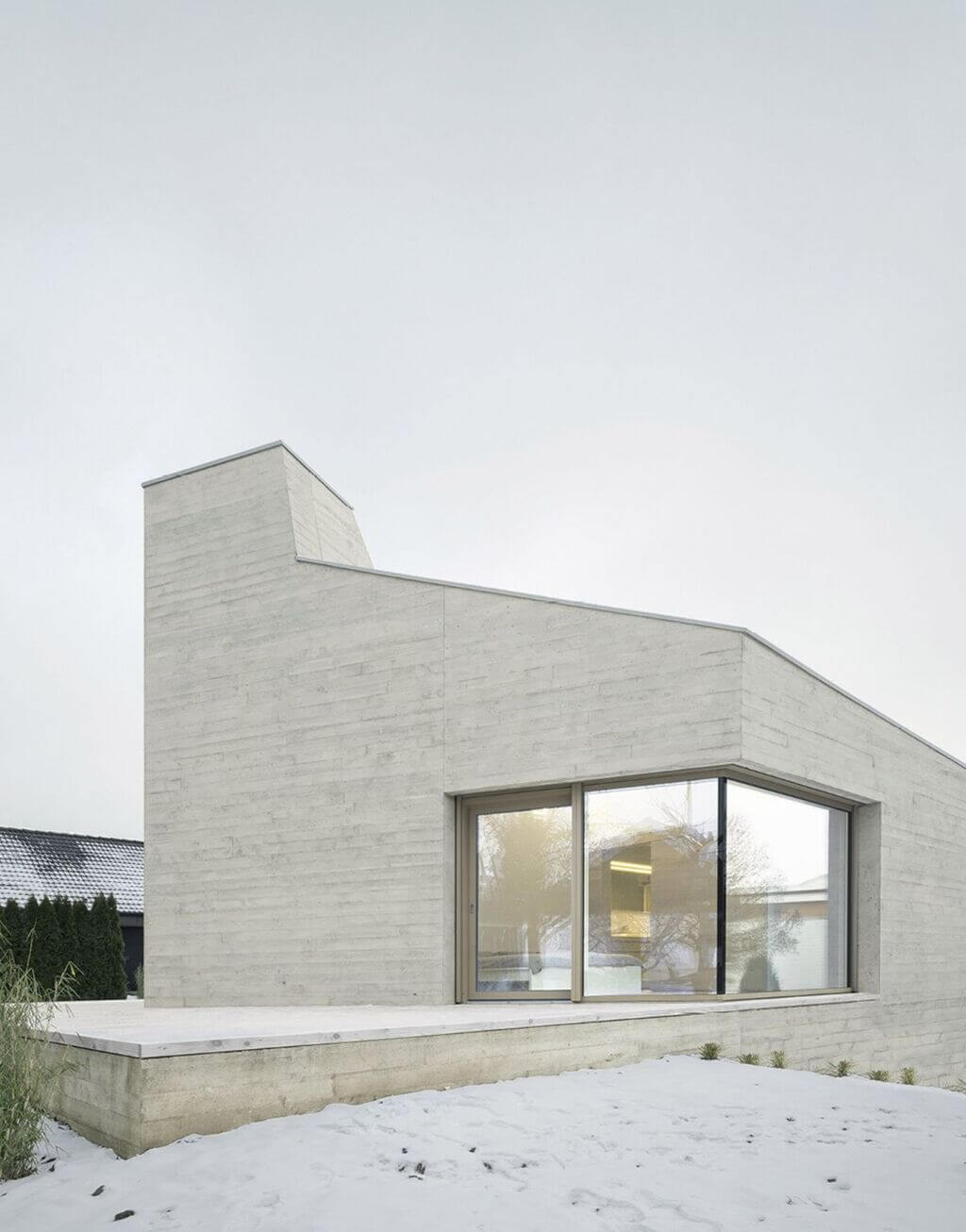 Crystal-Shaped Concrete House