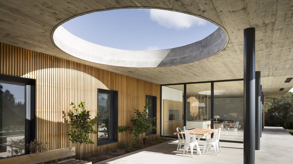 Wood & Concrete House, Southern France 