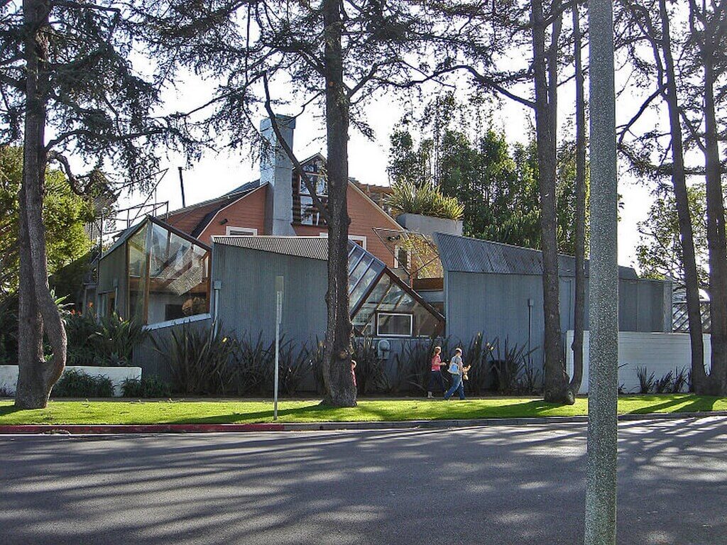 Gehry’s Residence: Concrete house