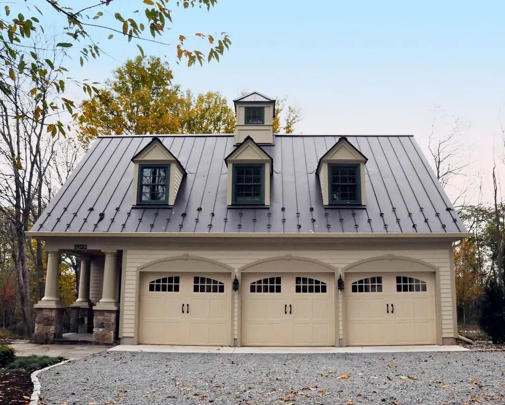 what is a carriage house