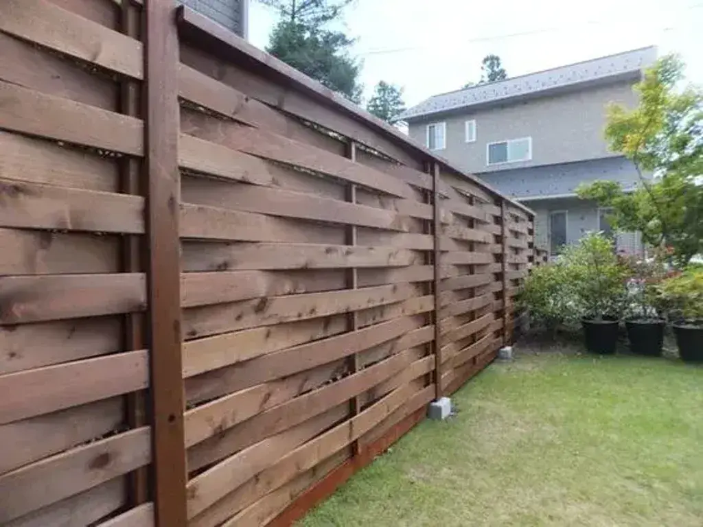 Woven Style inexpensive privacy fence ideas 