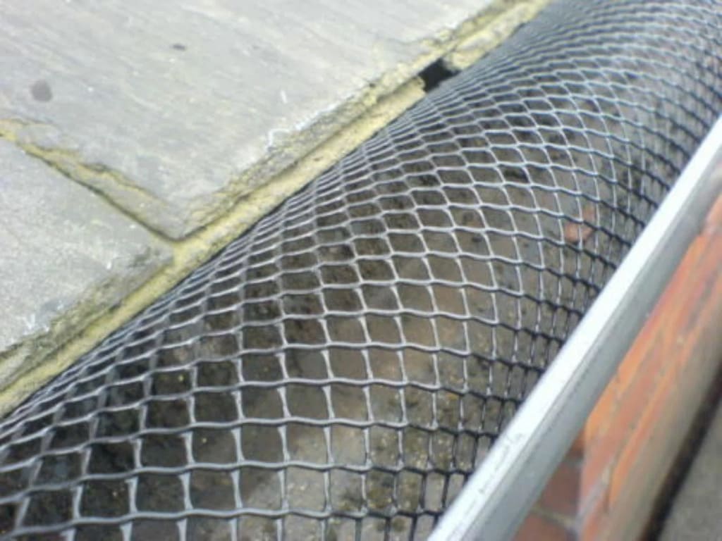 Frost King Plastic Mesh Gutter Guard by Thermwell