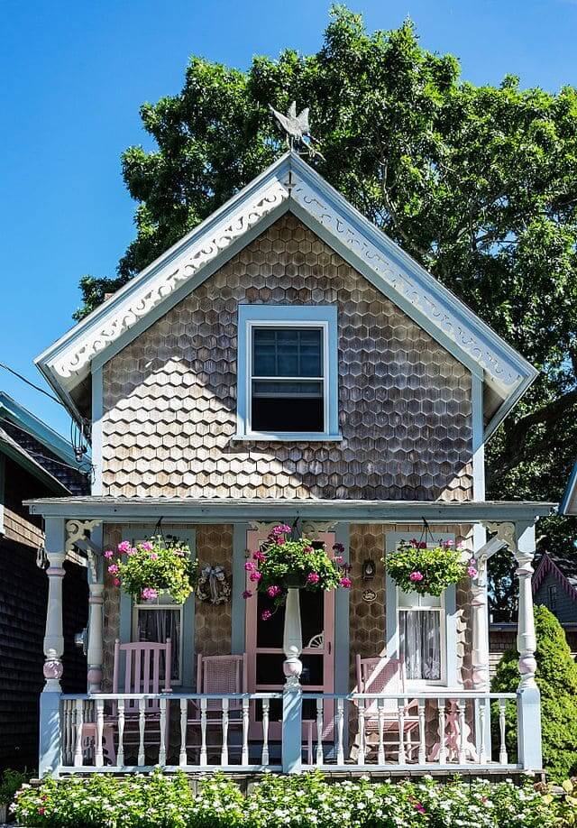2 story victorian style house