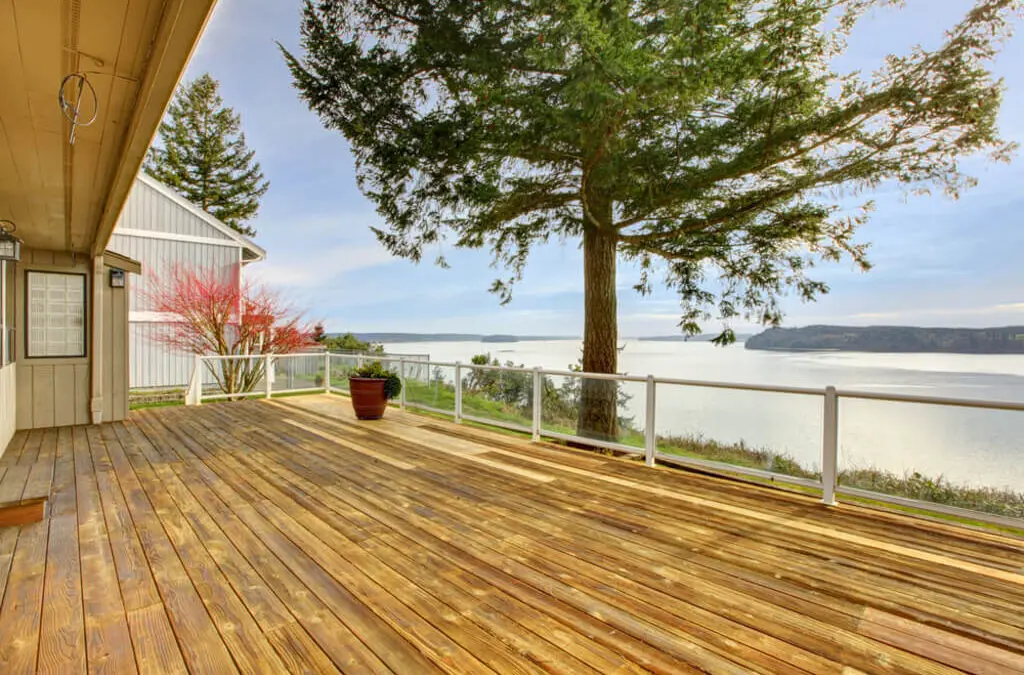 Benefits of Installing Glass Railings for Deck