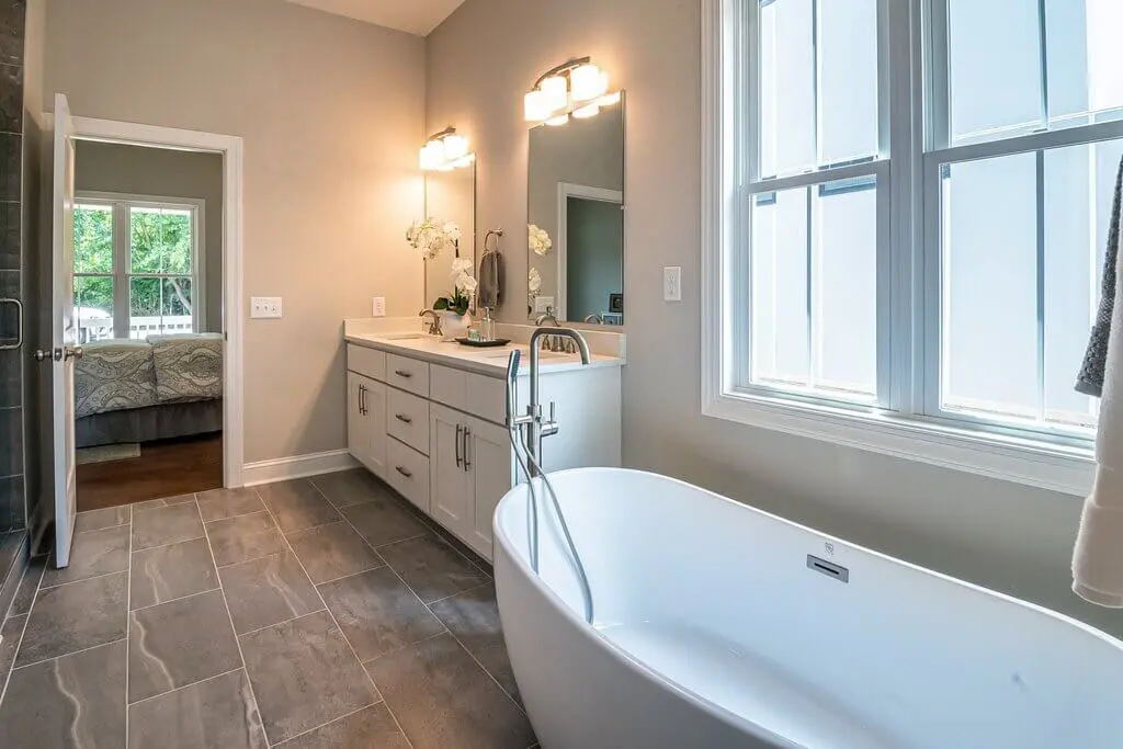 Choosing the Wrong Refinishing Materials For Bathtub