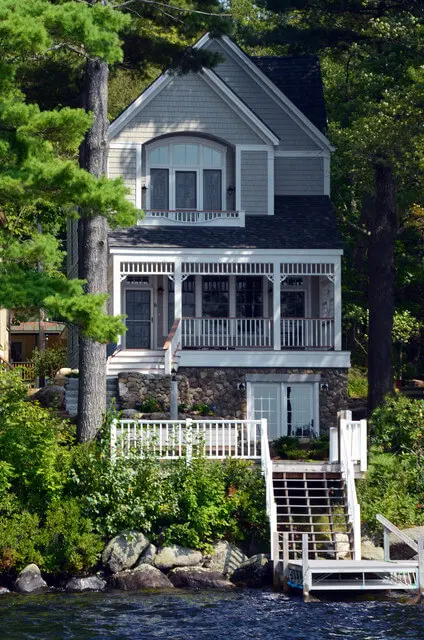 Lake House with Narrow Lot