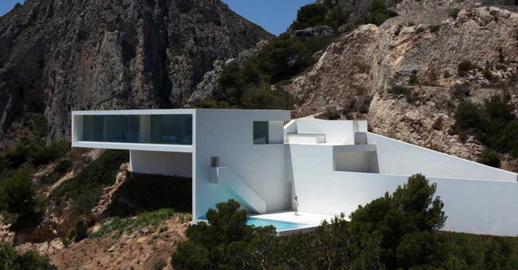 House at the Cliff by Fran Silvestre Arquitectos