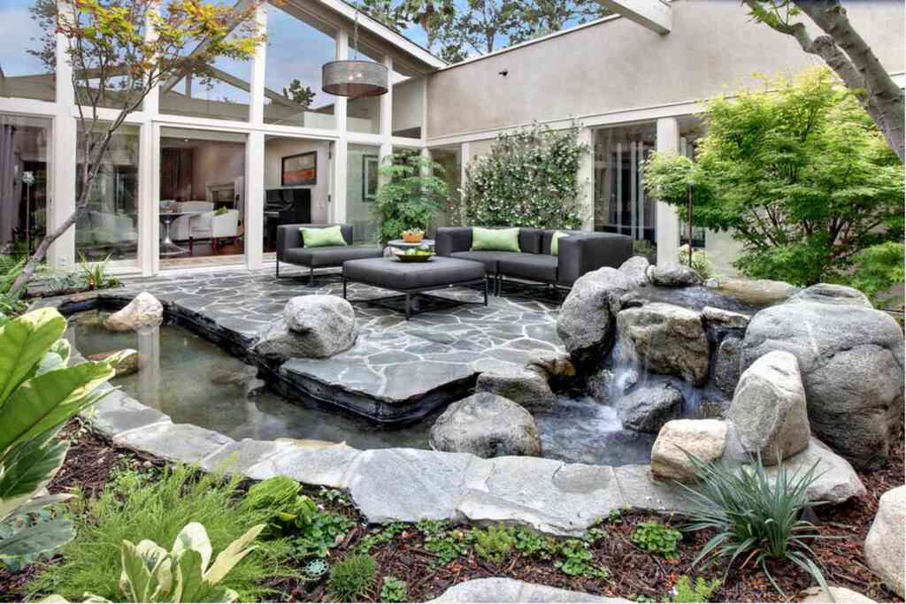 Midcentury Style landscaping
