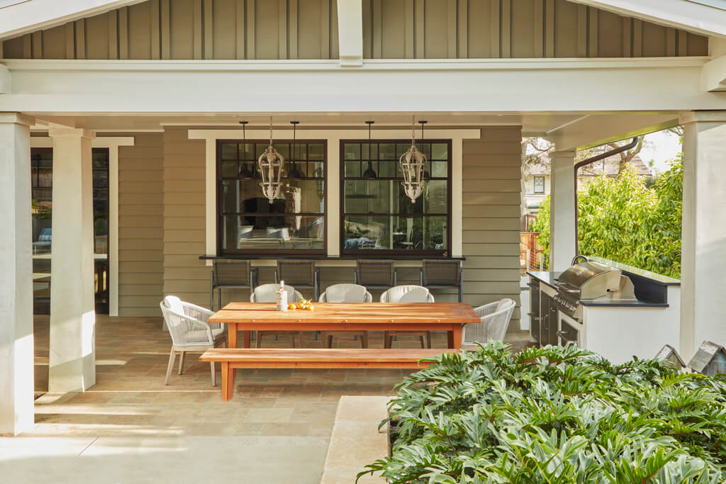 outdoor dining in front porch design