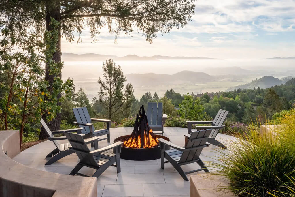 A Fire pit with Mountain View