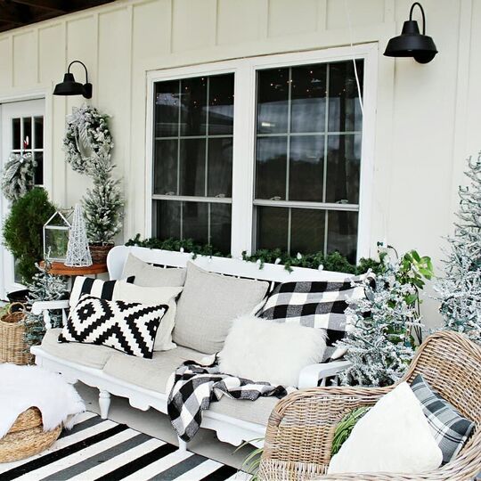 black and white christmas decor