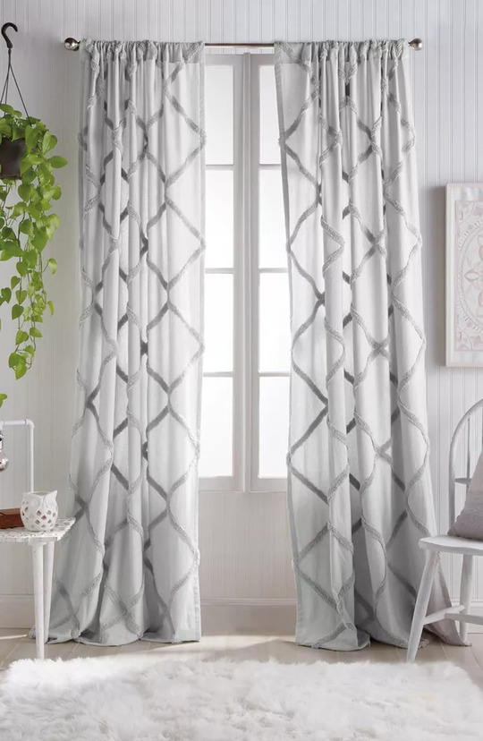 Curtains with Delicate Lattice Design