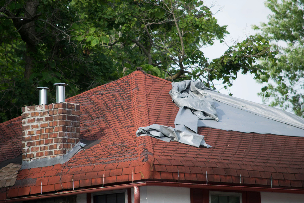 Signs that your roof needs repairing