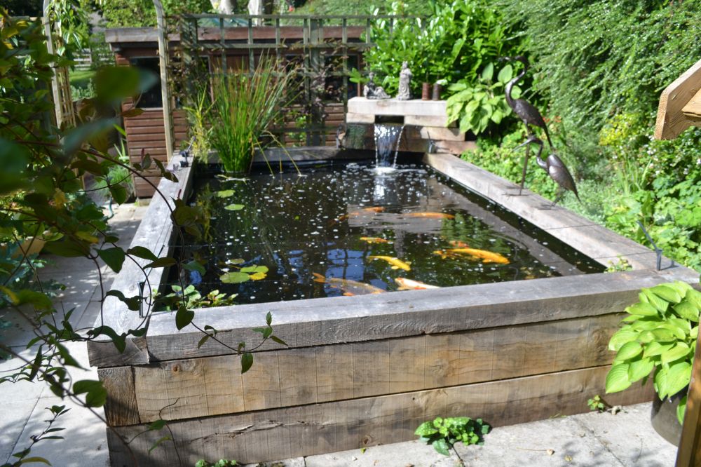 Concrete sleepers to enhance water features