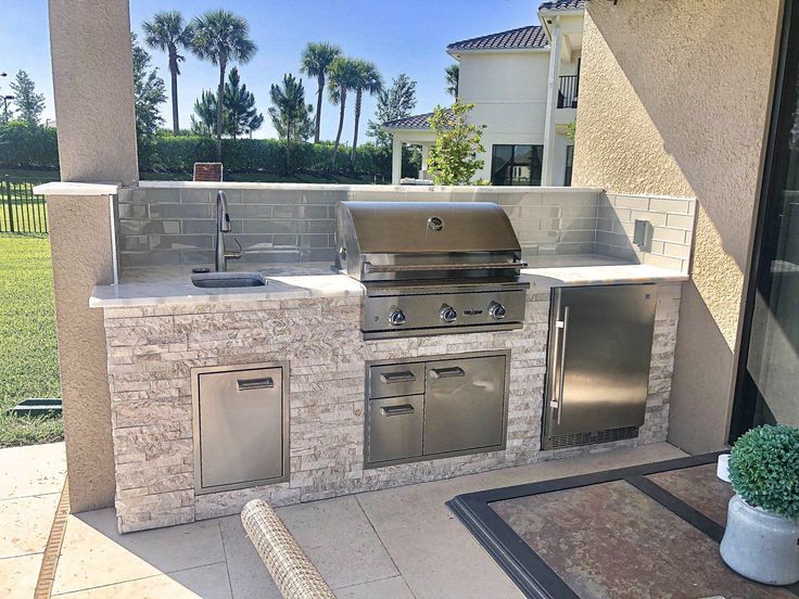 Outdoor Kitchen with a Straight Island
